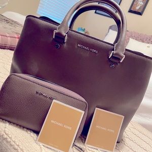 Micheal Kors Leather Gray Medium tote